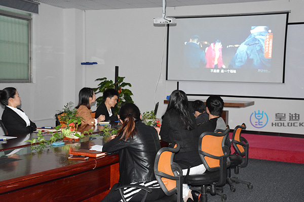 皇迪家用智能鎖生產(chǎn)廠家，舉行消防安全培訓(xùn)教育