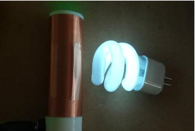 節(jié)能燈發(fā)光